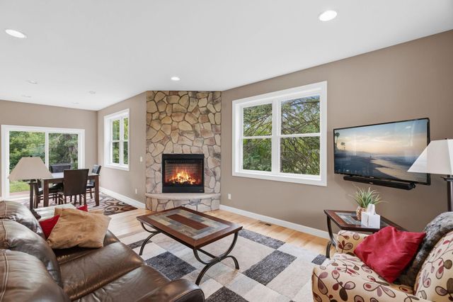 1268 Lincolntown Avenue, Mahtomedi, MN 55115