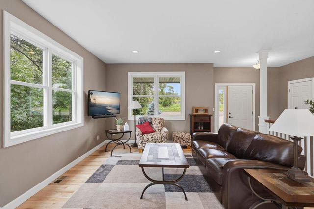 1268 Lincolntown Avenue, Mahtomedi, MN 55115