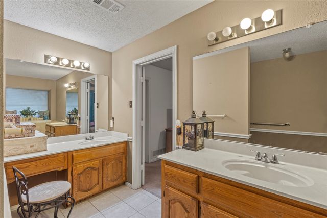 853 Woodridge Circle, Desoto, TX 75115