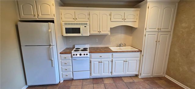 15054 Cedar Street, Leawood, KS 66224