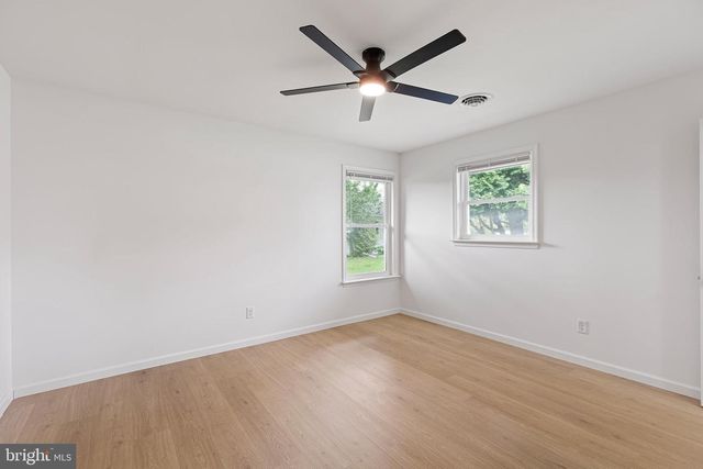 16 KORDA DR, Newark, DE 19713
