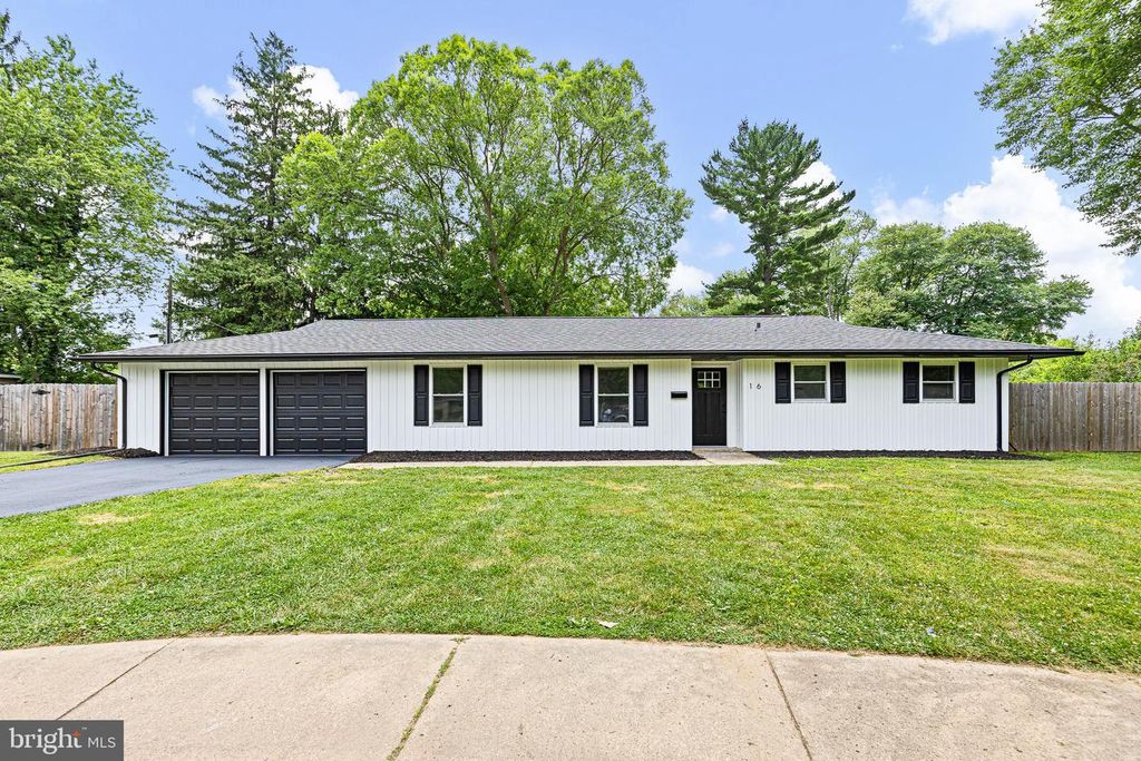 16 KORDA DR, Newark, DE 19713