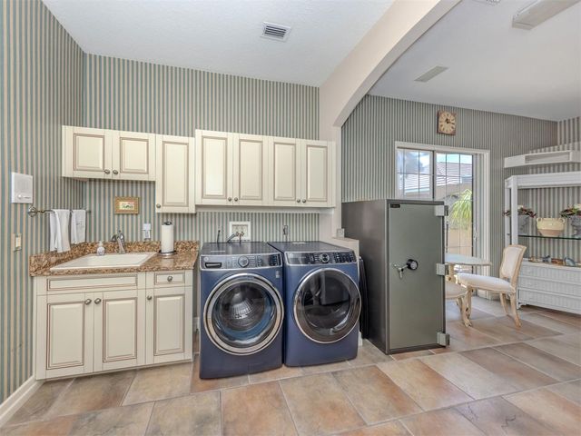 302 STONE BRIAR CREEK DRIVE, Venice, FL 34292
