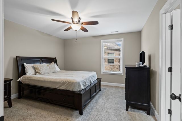 1001 Elkhorn Ct, Spring Hill, TN 37174