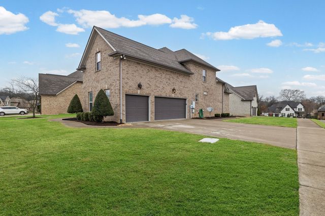 1001 Elkhorn Ct, Spring Hill, TN 37174