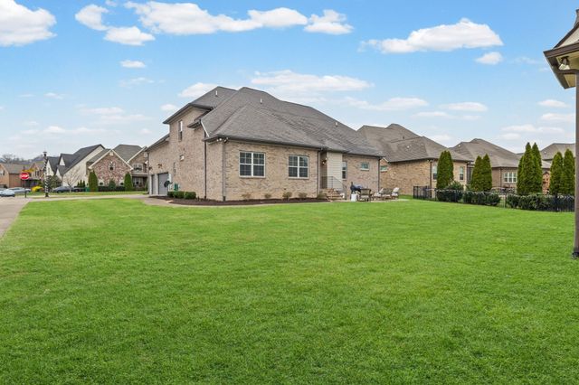 1001 Elkhorn Ct, Spring Hill, TN 37174