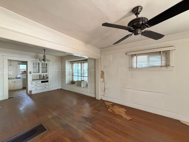 1304 N Echo Avenue, Fresno, CA 93728
