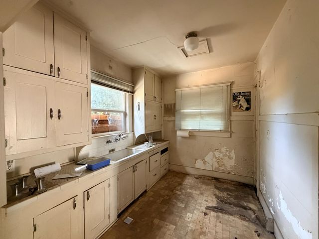 1304 N Echo Avenue, Fresno, CA 93728