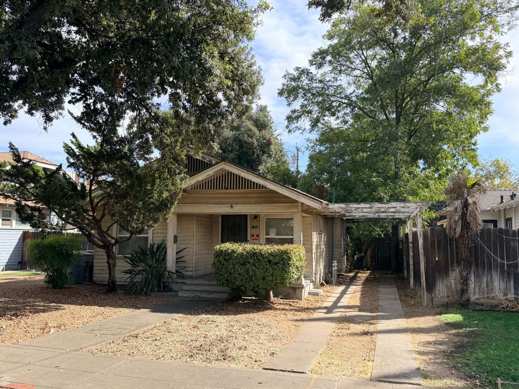 1304 N Echo Avenue, Fresno, CA 93728