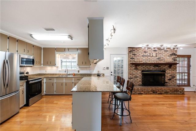 814 Pinemont Drive, Mobile, AL 36609