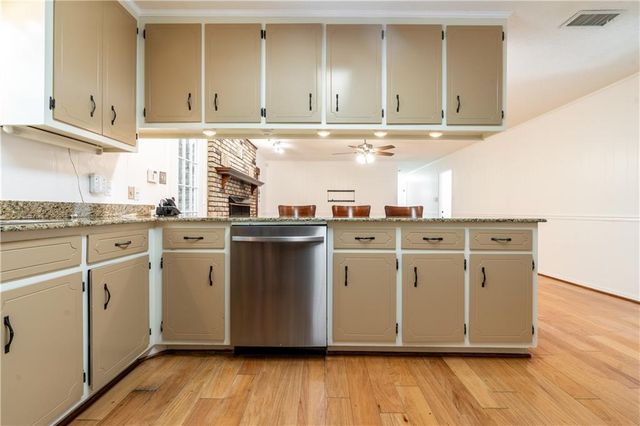 814 Pinemont Drive, Mobile, AL 36609