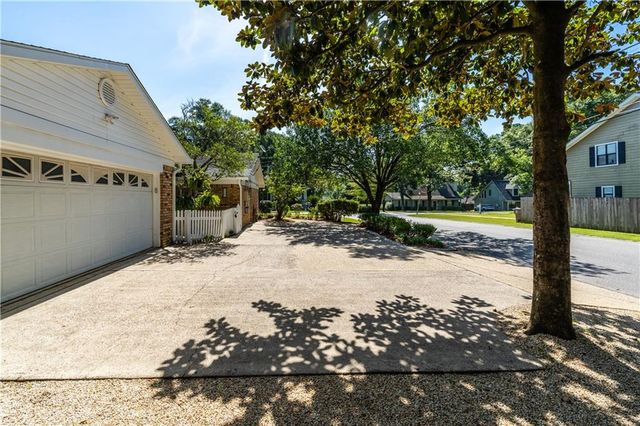 814 Pinemont Drive, Mobile, AL 36609