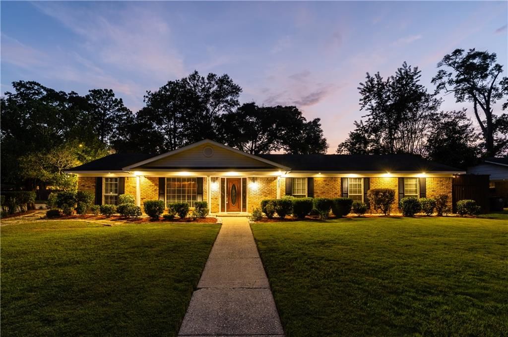 814 Pinemont Drive, Mobile, AL 36609