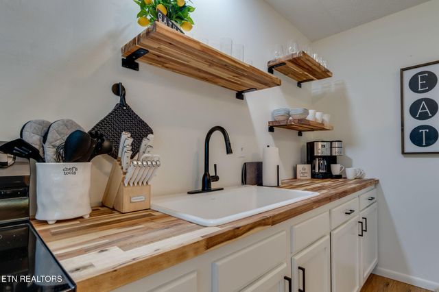 524 Reba Ln, Gatlinburg, TN 37738