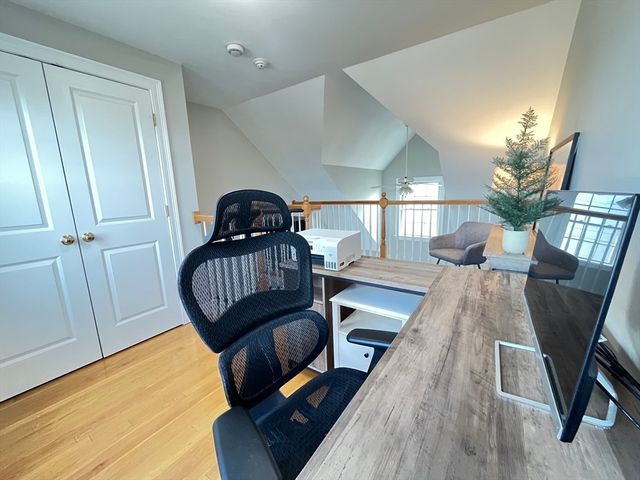 9 Russell St 3, Waltham, MA 02453