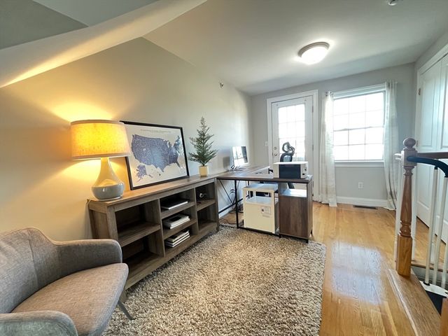 9 Russell St 3, Waltham, MA 02453