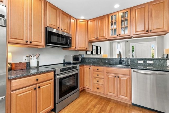 9 Russell St 3, Waltham, MA 02453