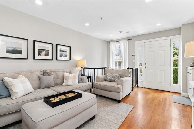 9 Russell St 3, Waltham, MA 02453