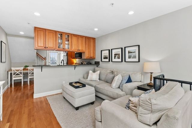 9 Russell St 3, Waltham, MA 02453