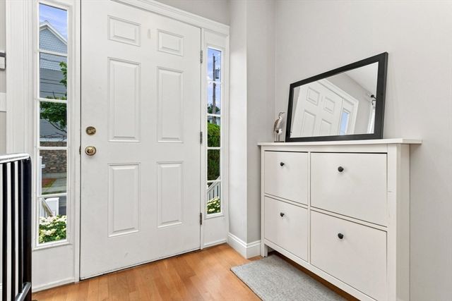 9 Russell St 3, Waltham, MA 02453