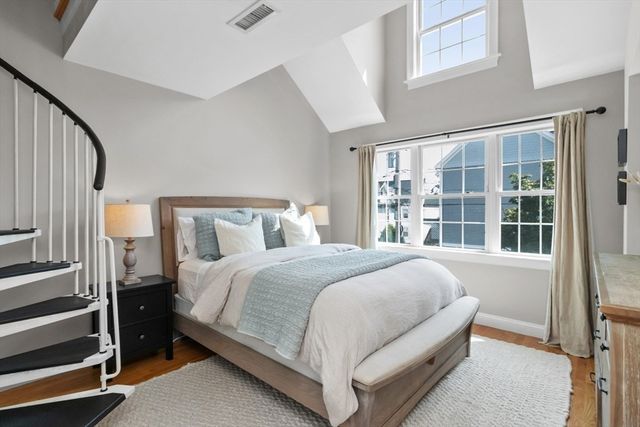 9 Russell St 3, Waltham, MA 02453