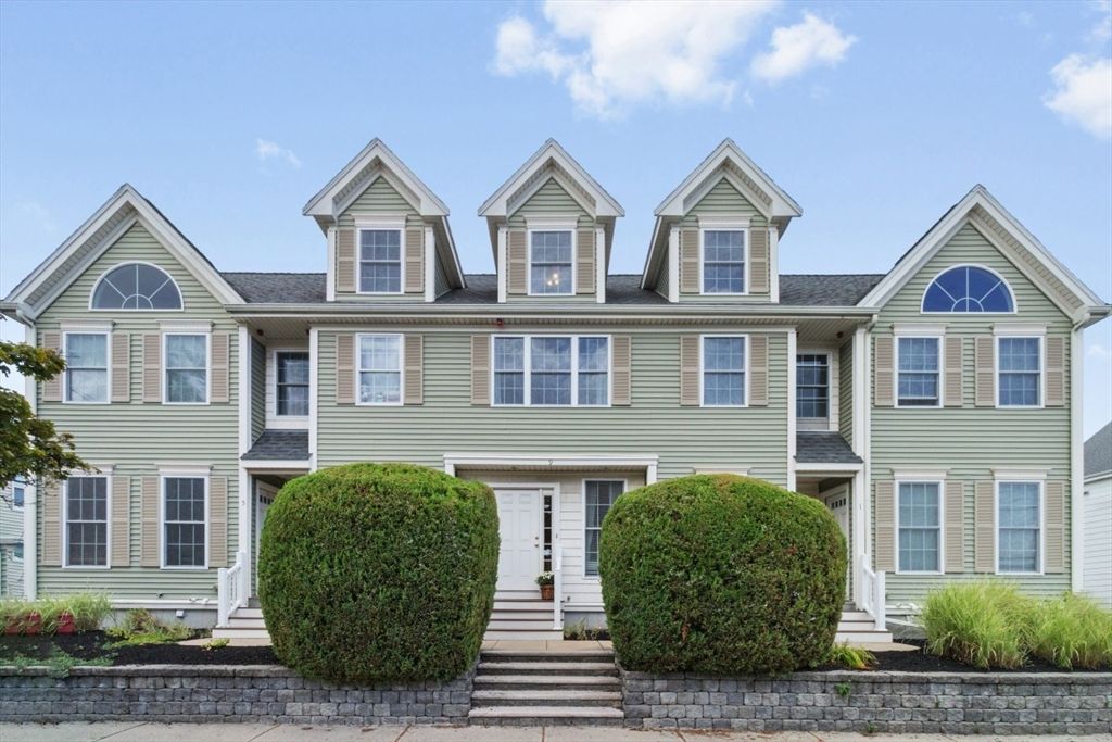 9 Russell St 3, Waltham, MA 02453