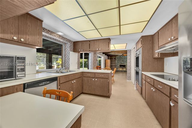 11800 SW 72nd Ave, Pinecrest, FL 33156