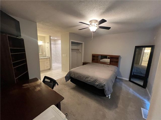 8237 N Chatham Avenue, Kansas City, MO 64151