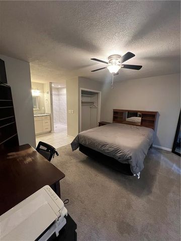 8237 N Chatham Avenue, Kansas City, MO 64151