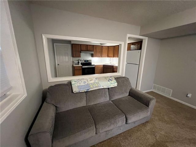 8237 N Chatham Avenue, Kansas City, MO 64151