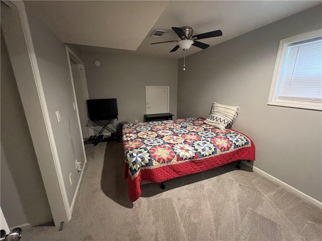 8237 N Chatham Avenue, Kansas City, MO 64151