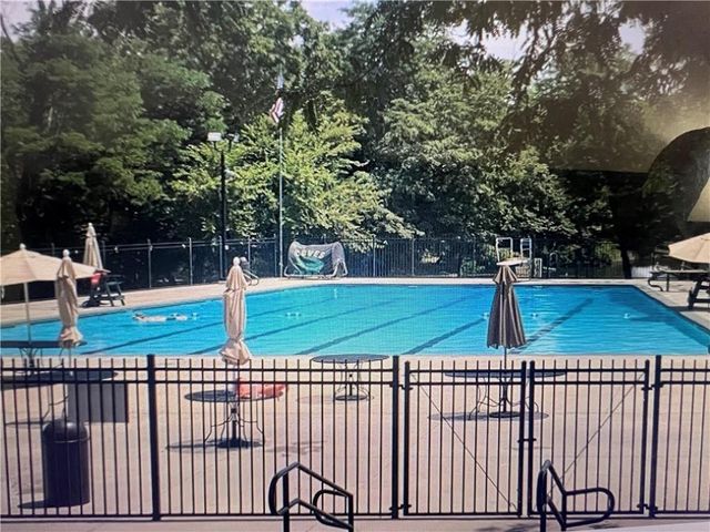 8237 N Chatham Avenue, Kansas City, MO 64151