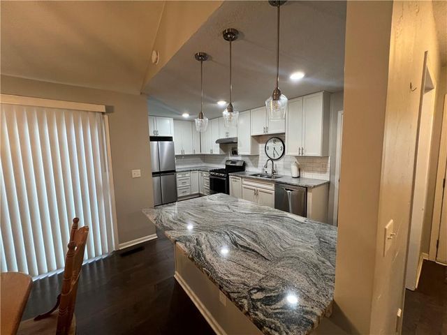 8237 N Chatham Avenue, Kansas City, MO 64151