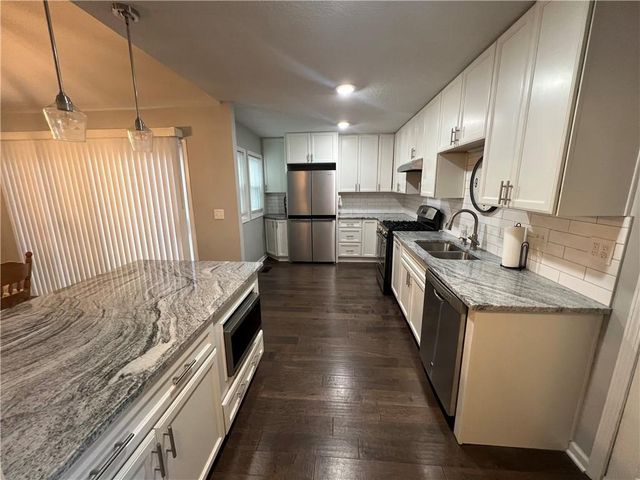 8237 N Chatham Avenue, Kansas City, MO 64151