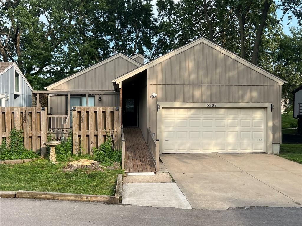 8237 N Chatham Avenue, Kansas City, MO 64151