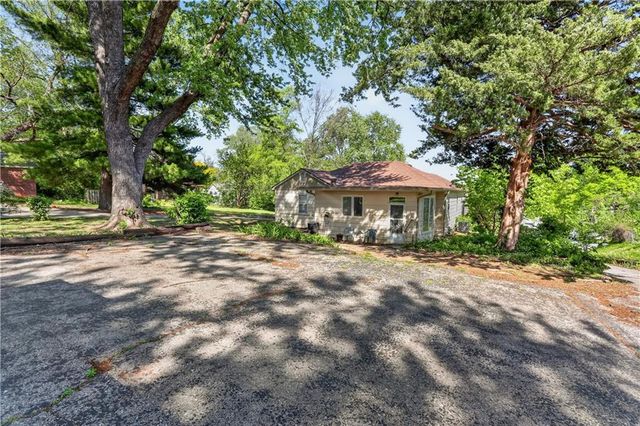 1336 6th Avenue, Leavenworth, KS 66048