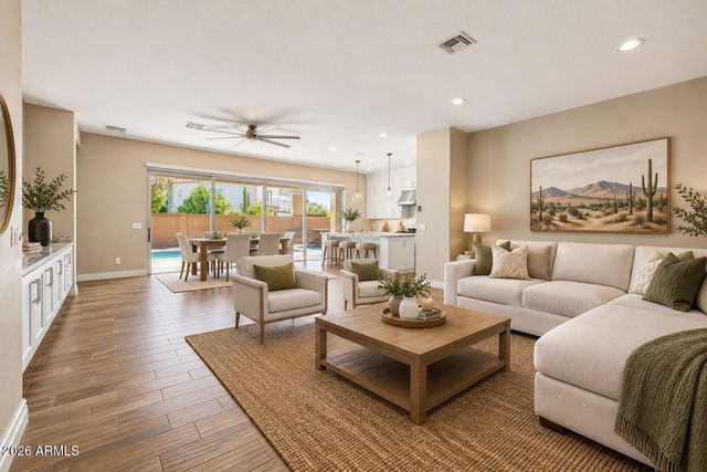 1559 W SEA FOG Drive, Gilbert, AZ 85233