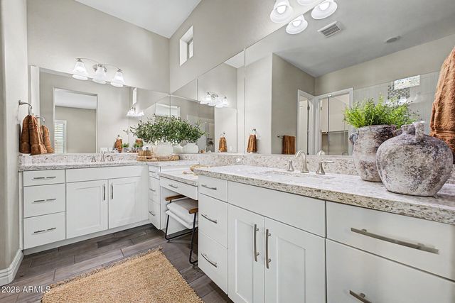 1559 W SEA FOG Drive, Gilbert, AZ 85233
