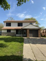 674 E Algonquin Road, Des Plaines, IL 60016