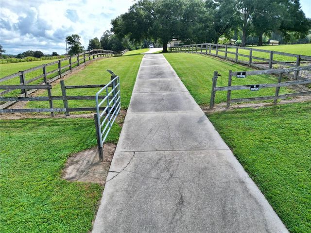17210 PARRISH GROVE ROAD, Dade City, FL 33523