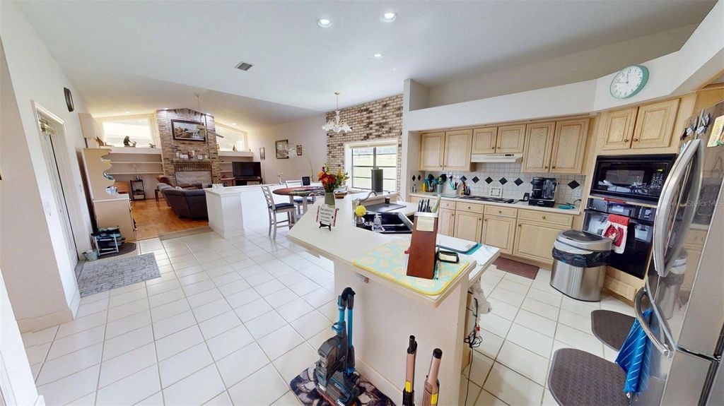 Image 14 of property listing at 17210 PARRISH GROVE ROAD, Dade City, FL 33523