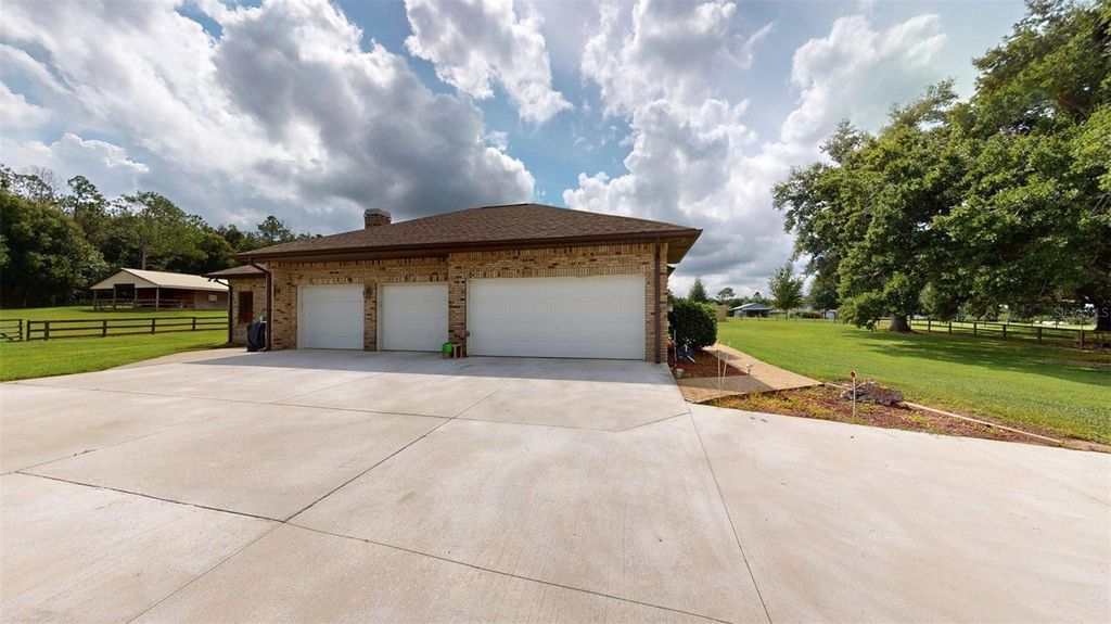 Image 3 of property listing at 17210 PARRISH GROVE ROAD, Dade City, FL 33523