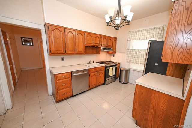 7839 82nd Street, Glendale, NY 11385