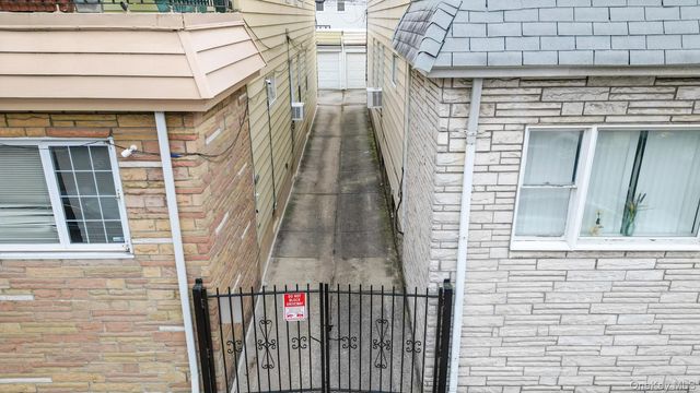 7839 82nd Street, Glendale, NY 11385