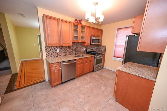 7839 82nd Street, Glendale, NY 11385