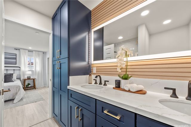 322 Anapalau Street, Honolulu, HI 96825