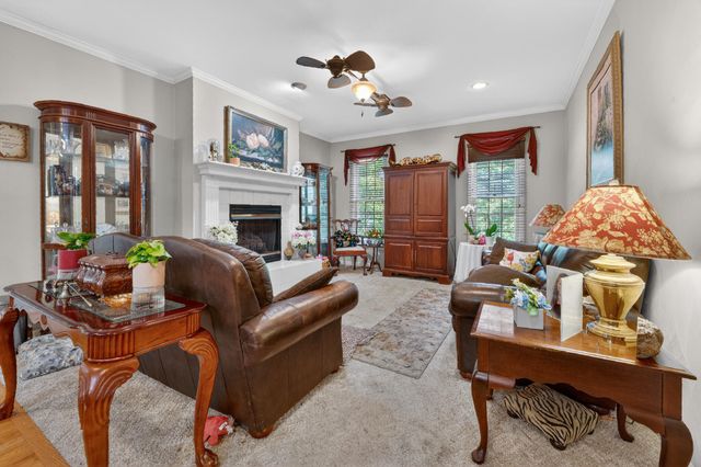 24 Queen Regent CT, Blue Ridge, VA 24064
