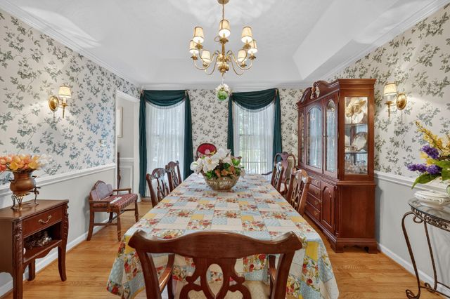 24 Queen Regent CT, Blue Ridge, VA 24064