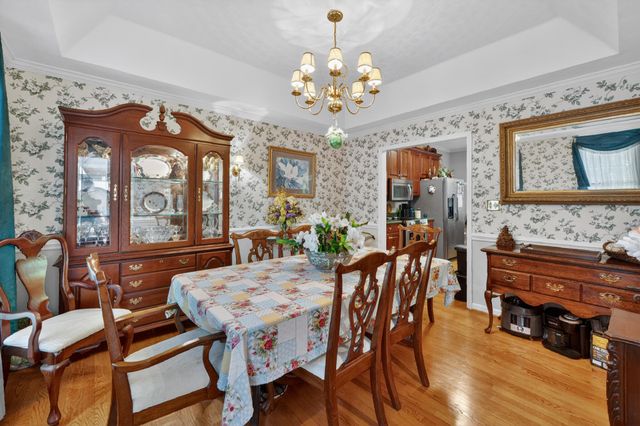 24 Queen Regent CT, Blue Ridge, VA 24064