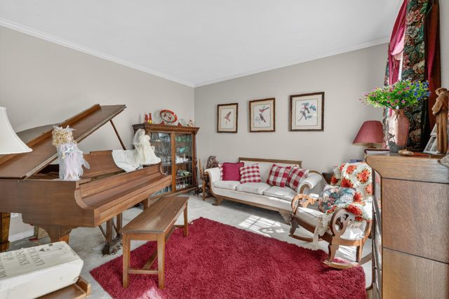 24 Queen Regent CT, Blue Ridge, VA 24064